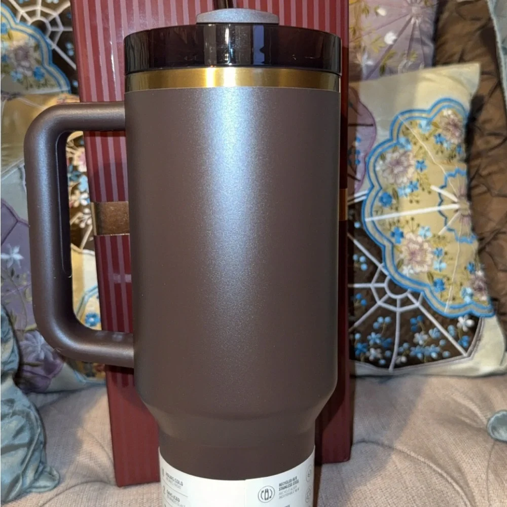 Stanley Chocolate Gold 40oz Quencher - Picture 4 of 5